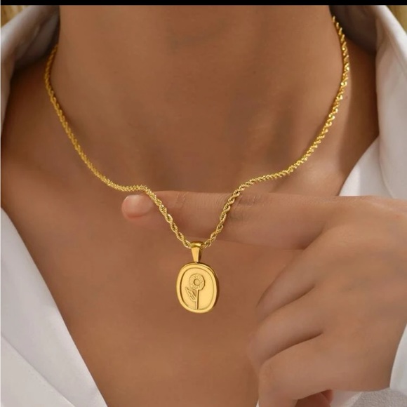 18K Yellow Gold Sunflower Frosted Coin Pendant Twisted Rope Necklace - Picture 5 of 16